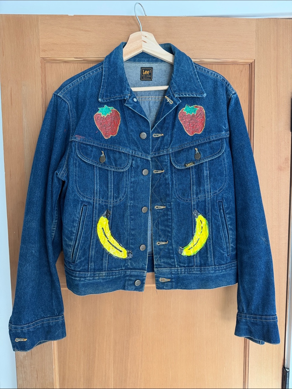 Vintage Lee Dark Blue Denim Jacket with painted Links Produce details